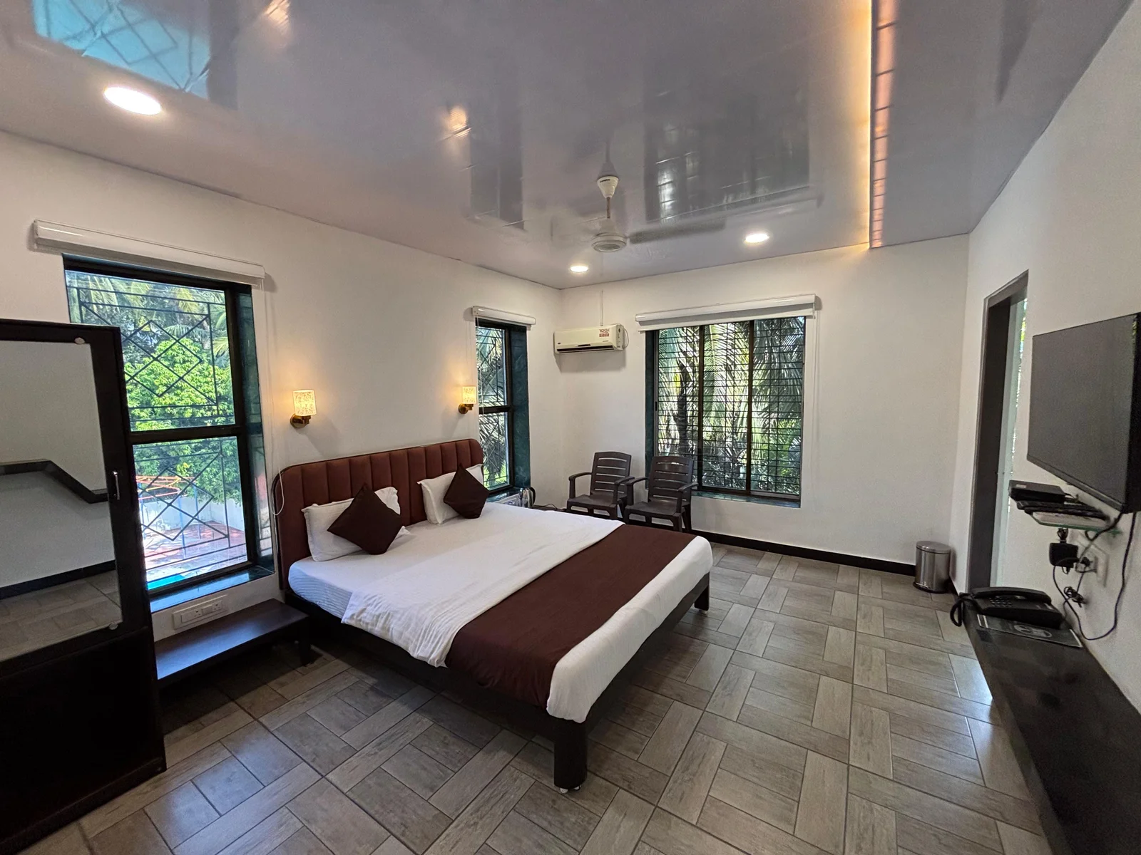 Spacious AC Deluxe Room featuring premium bedding and modern amenities for couples at Raj Resort Kelva
